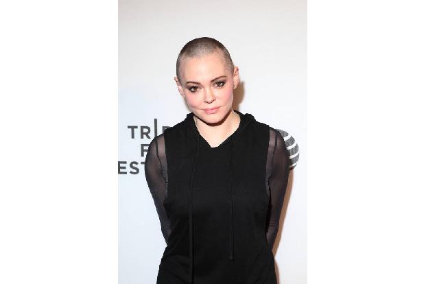 ...Rose McGowan soll von Harvey Weinstein belästigt worden sein: 1997 sei es während des Sundance Festivals in einem Hotelzi...