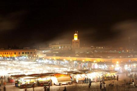 Marktspektakel bei Nacht: Djemaa el Fna