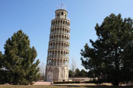 Einst Wassertank, jetzt schiefer Turm in den USA