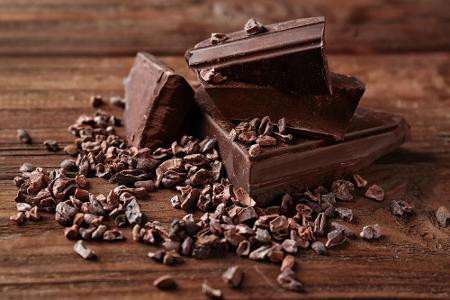 Schokolade steckt voller Antioxidantien. Sie schützen unsere Zellen vor gefährlichen freien Radikalen und verlangsamen so de...