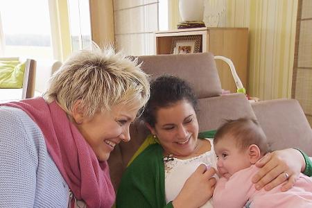 Inka Bause will sehen, wie es dem jungen Familienglück bei Guy und Victoria geht.