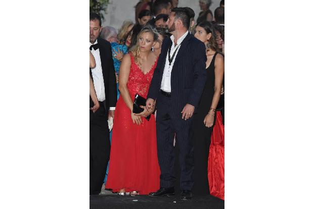 ...Anas Tennis-Kollegin Angelique Kerber fand sich unter den Geladenen der Hochzeit wieder und wartete gespannt in der erste...