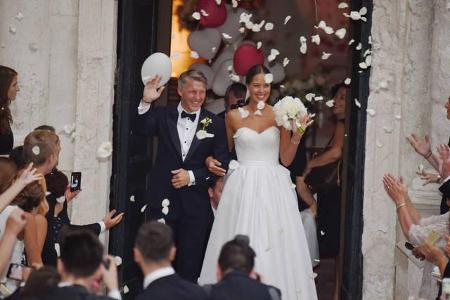 ...echte Märchenhochzeit! Nun auch vor Gott miteinander vereint konnten sich Basti und seine schöne Frau endlich von den...