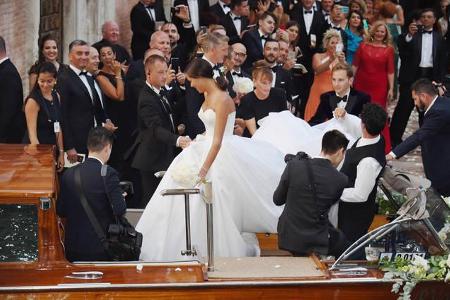 ...erst einmal nicht - schließlich standen noch weitere Etappen im Hochzeitsmarathon auf dem Programm. Und so begaben sich B...