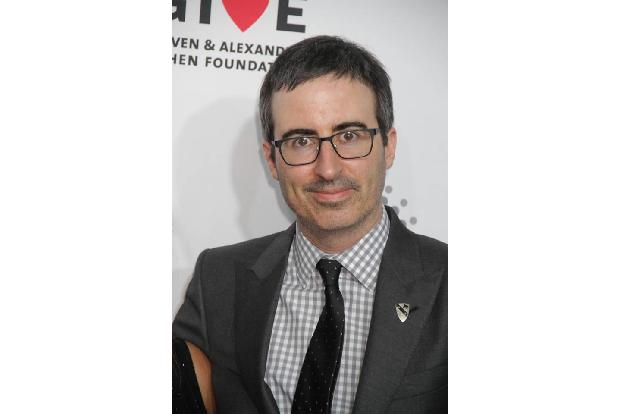 ...kennt man John Oliver, hierzulande eher weniger. Doch das hindert Disney nicht daran, den Komiker mit der Rolle des Zazu ...