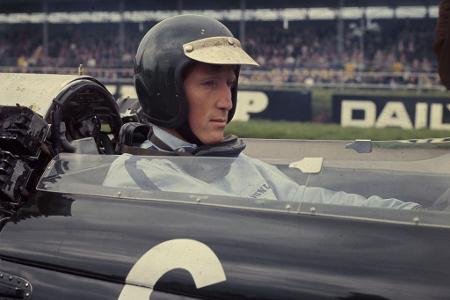 Obwohl Jochen Rindt 1970 in der legendären Parabolica in Monza tödlich verunglückt, sichert sich der Deutsche im gleichen Ja...