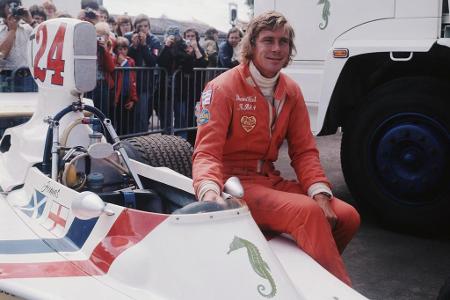 Laudas Zwangspause nutzt in der Saison 1976 Sunnyboy James Hunt. Über seinen Widersacher sagt der Österreicher später: 'Es m...