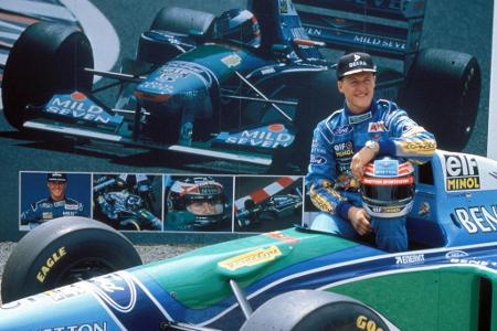 1994 schlägt die erste große Stunde von Michael Schumacher. In seinem Benetton setzt sich 'Schumi' mit 92:91 Punkten gegen D...