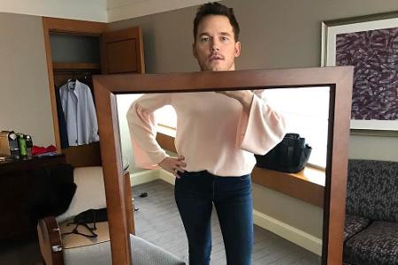 Mit dem Unterkörper einer Frau und seinem eigenen Kopf machte Chris Pratt scherzhaft auf Fashion-Blogger. Zu dem lustigen Sc...