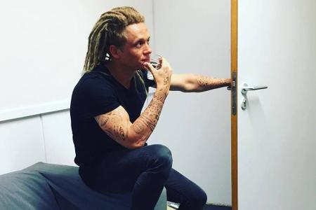Matthias Schweighöfer weiß seine Fans auf Instagram zu unterhalten. Egal ob mit langer Rasta-Mähne...