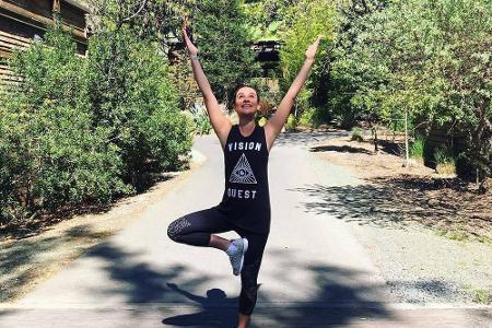 Für mehr Gleichgewicht: Schauspielerin und Sängerin Lea Michele (30) hat die Yoga-Praxis für sich entdeckt.