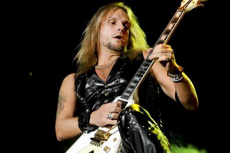 Die sind noch gar nicht in der Hall of Fame? Lead-Gitarrist Richie Faulkner (37) dürfte sich über die Nominierung seiner Ban...