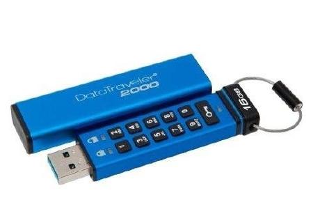 An die Daten auf diesem USB-Stick gelangt man per Eingabe einer PIN oder eines Passworts über die eingebaute Tastatur.