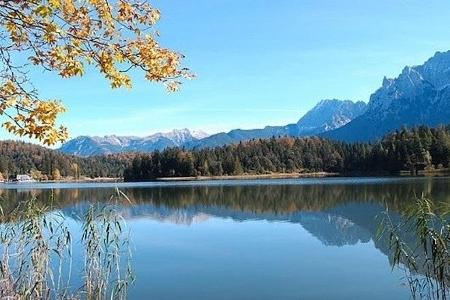 Der Picknick-Fail: Eine ganze Nacht lang schwamm das iPhone im See herum, weil es bei einem nächtlichen Picknick im See land...