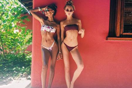 Auch Model Jasmine Tookes (25, links) genießt die kalten Tage lieber in der Sonne in Brasilien.