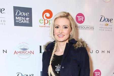 In so ziemlich das gleiche Horn bläst mittlerweile auch Holly Madison, die in ihrer Autobiografie 