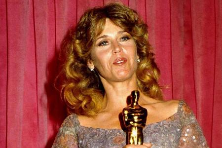 Jane Fonda mit ihrem Oscar für ihre Rolle in 