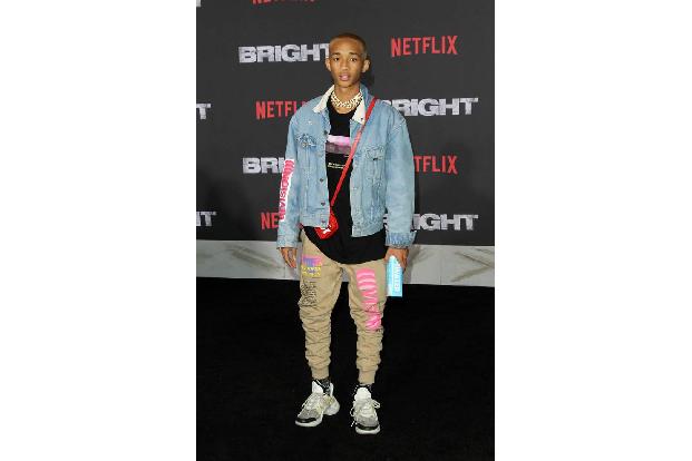 ...Jaden Smith sich bei einer Filmpremiere seines Vaters wohl blicken lassen muss, ist irgendwie klar, auch wenn er dabei ni...