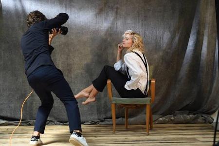 ...des Fotografen Sacha Tassilo Höchstetter und warf dafür die Herrenmode des Labels über. 