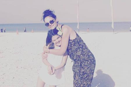 Und auch Katie Holmes und ihre Tochter Suri sind nicht nur am Strand ein Mode-Dreamteam.