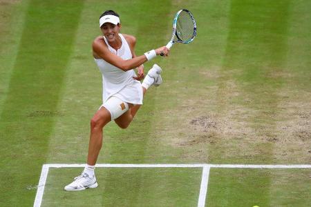 Beim Stand von 5:5 im ersten Satz gelingt Garbine Muguruza das Break zum 6:5. Anschließend bringt die Spanierin ihren Aufsch...