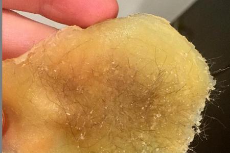 Das eklige Ergebnis postete Cyrus schließlich ebenfalls. Ihre Follower hätten auf den Anblick des haarigen Wachses wohl lieb...