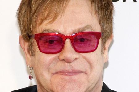 Es ist Sir Elton John.