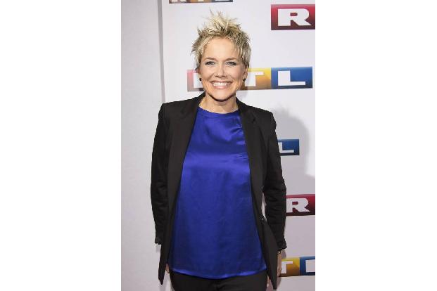 ...wie RTL-Frohnatur Inka Bause, die seit 2005 die Kuppelshow 'Bauer sucht Frau' moderiert. Viele bevorzugten sie in dieser ...