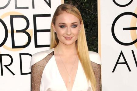 Sophie Turner und ihre Serien-Rolle teilen sich mal das Alleinstellungsmerkmal der feuerroten Haare, mal nicht. Die britisch...