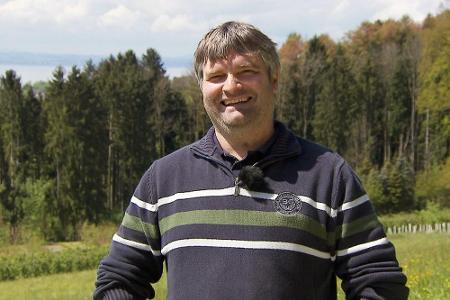 Der Milchviehhalter Klaus Jürgen lebt am Bodensee. Dort kümmert er sich nicht nur um die Rinder, sondern hat auch eine klein...