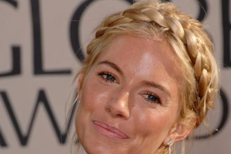 Sieht auch bei Sienna Miller toll aus. Die Schauspielerin liefert aber noch andere Frisuren-Inspirationen.