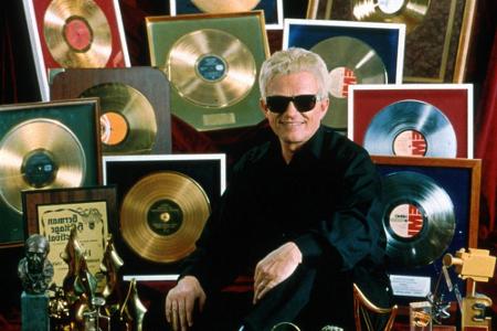 Schlager-Legende Heino stärkt auch Merkel den Rücken. In der 