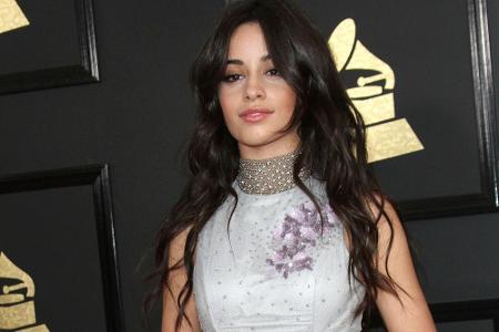 Die ehemalige Fifth-Harmony-Sängerin Camilla Cabello sorgte bei den Grammys in diesem Kleid von Miri Couture für einen Prinz...