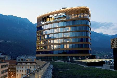 Blick über Innsbruck: Hotel aDLERS