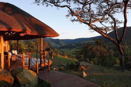 Eine Villa des Karkloof Safari Spa in der Abendstimmung