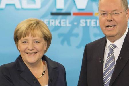 2013 trug Merkel Schwarz-Rot-Gold um den Hals