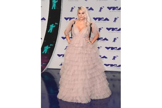 ...mit Kesha verwechseln. Andere Frau, anderes Kleid und ja, anderes Resultat. Wie auch immer: Die VMAs 2017 zeigten wieder ...
