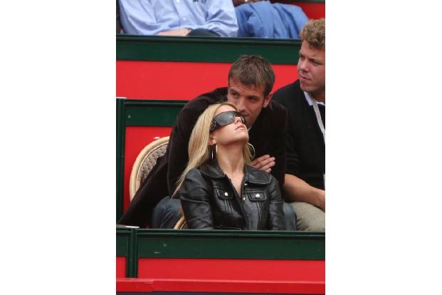 ...war sie sieben Jahre lang mit dem niederländischen Nationalkicker Rafael van der Vaart verheiratet. Die beiden galten als...