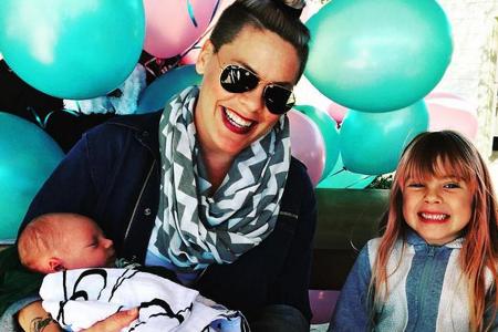 Pink genoss nach der Geburt die Zeit mit ihren beiden Kindern