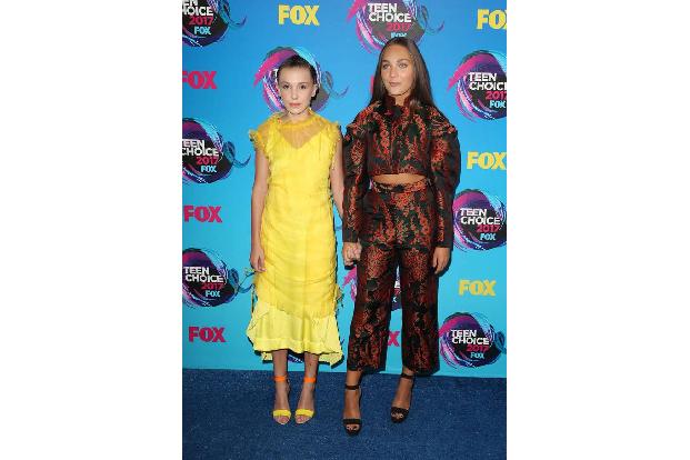 ...auch Millie Bobby Brown und Maddie Ziegler trauten sich optisch was. Die eine kam im knallgelben Kleid daher, während die...