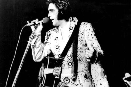 So ziemlich jeder Rockstar habe seither Elvis' Einfluss auf seine Karriere gewürdigt - von den Beatles über Bob Dylan bis hi...