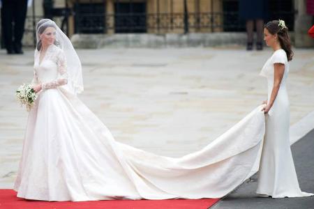 ...die Braut aber trösten kann: Bei Catherines Hochzeit stand Pippa dank ihres Pos im Vordergrund. Und den hat sie schließli...