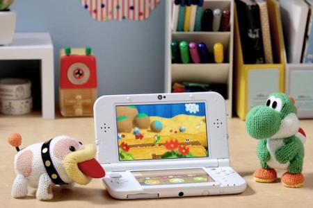Spieler hüpfen als Yoshi mit ihrem Freund Schnuffel durch eine einzigartige Wollwelt und bekämpfen den fiesen Häkelheini Kamek.