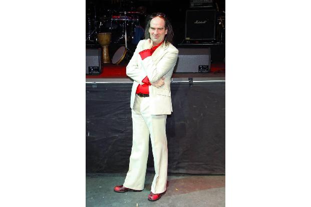 ...war zwei Jahre zuvor in Ansätzen auch schon Guildo Horn gelungen - damals ebenfalls ein Schützling von Stefan Raab. Mit '...