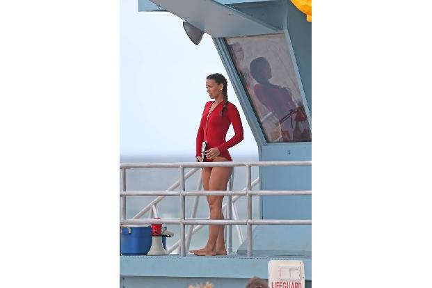 ...der Aussichtsturm der Rettungsschwimmer ist gleich geblieben. Aber die roten Badeanzüge kommen dann doch ziemlich anders ...