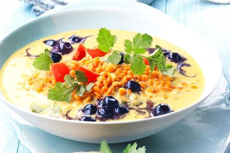 Schnell zubereitet: blau-rotes Linsencurry