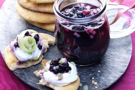 Lecker: Blaubeeren-Birnen-Marmelade mit Mini-Naans