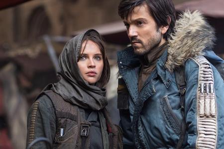 Jyn Erso (Felicity Jones) und Cassian Andor (Diego Luna)