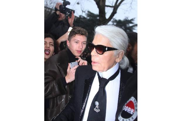 ...hat wohl Karl Lagerfeld schon seit langem die Vorreiterrolle übernommen. Und was wäre Paris ohne den großen Karl? Zumal...