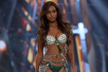 Jasmine Tookes trug in diesem Jahr den legendären 